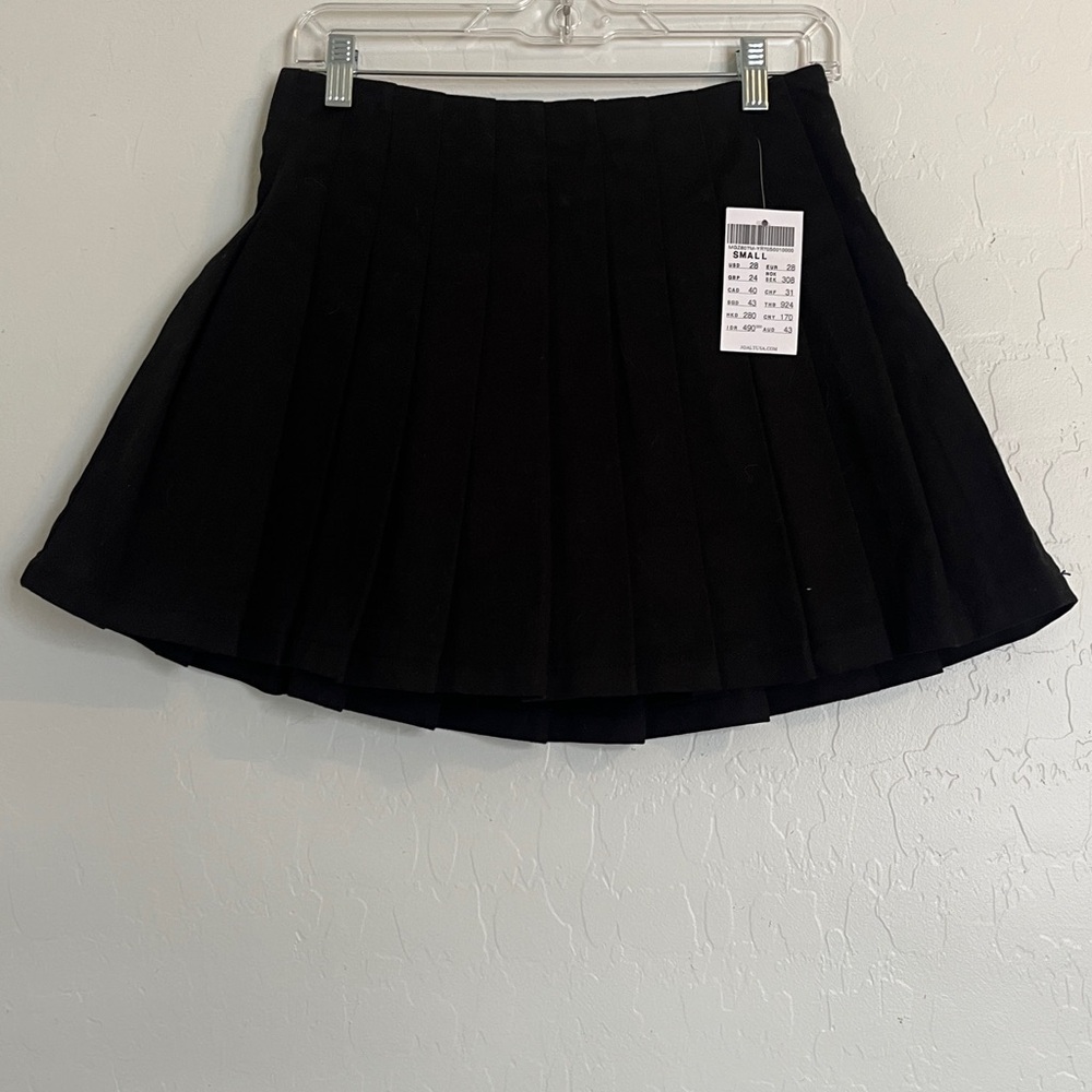 Brandy Melville black pleaded skirt